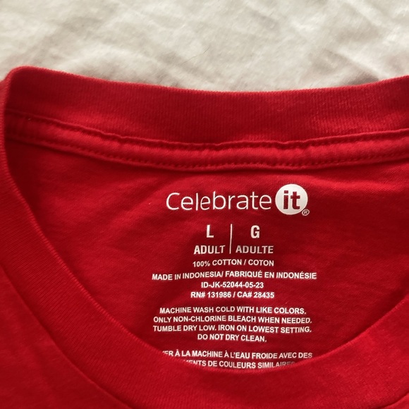 “Merry and Bright” Christmas T-Shirt.  Adult Large.  Pre-Owned. - Picture 2 of 4